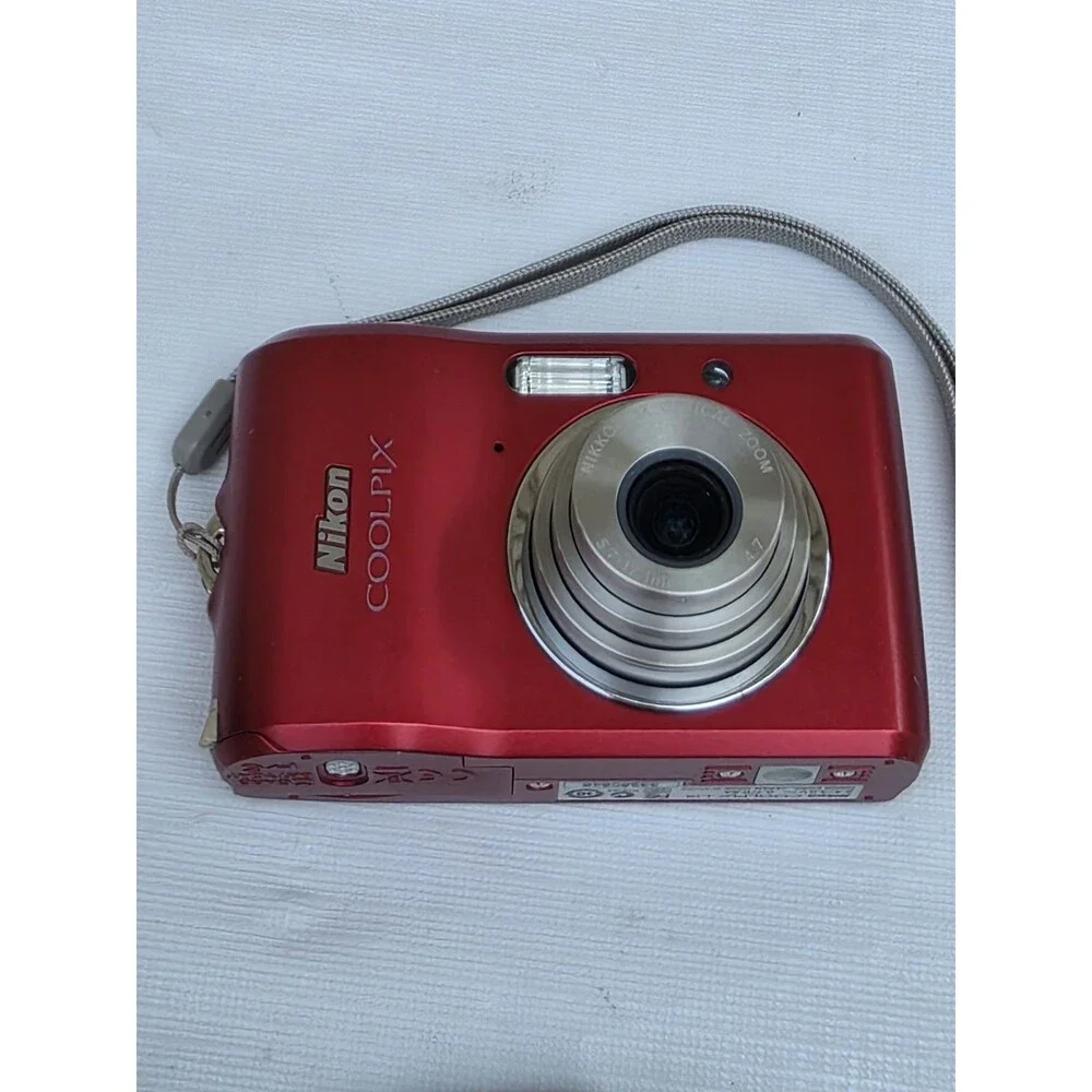 Nikon Coolpix L18 Black Camera 3X Optical Zoom  Digicam 8MP broken batt latch